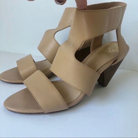 VINCE CAMUTO CAMEL LEATHER SANDALS - Picture 2 of 6